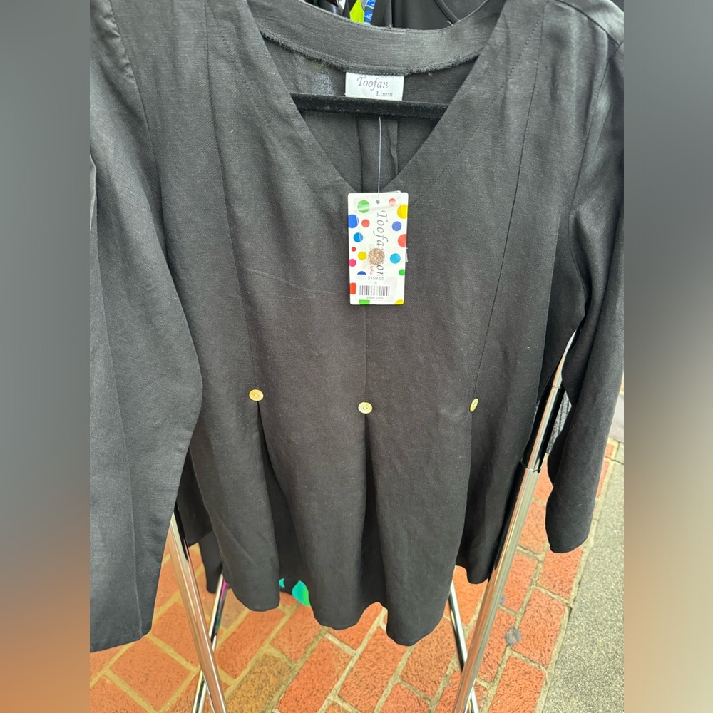 Toofan black linen top